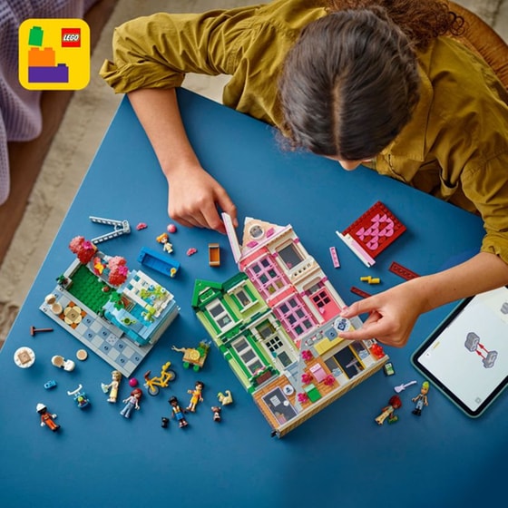 LEGO® Friends Heartlake City Apartments and Stores (42670) image 8
