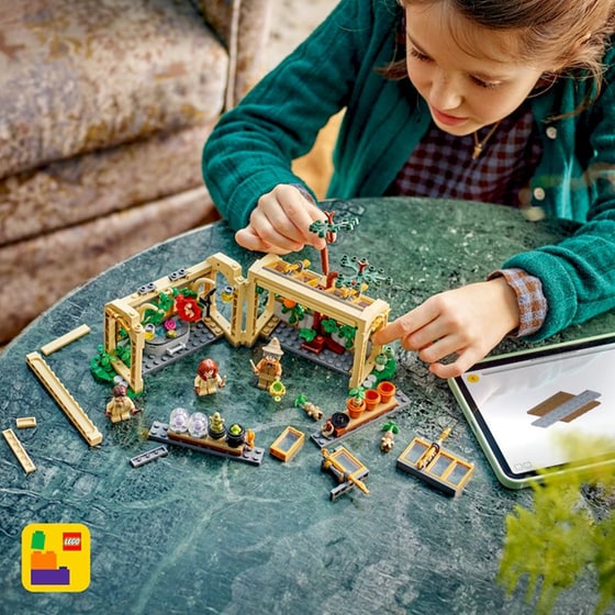 LEGO® Harry Potter™ Κάστρο Χόγκουαρτς: Μάθημα Βοτανολογίας (76445) image 7