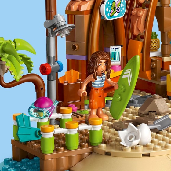 LEGO® Friends Family Vacation Beach Resort (42673) image 7