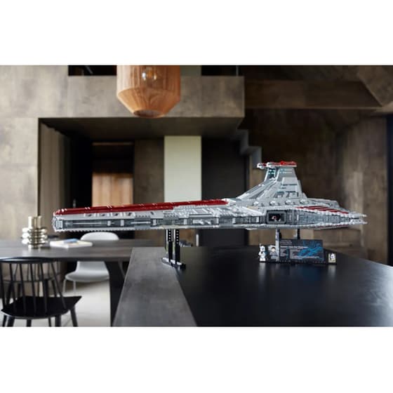LEGO® Star Wars Venator-Class Republic Attack Cruiser (75367) image 4