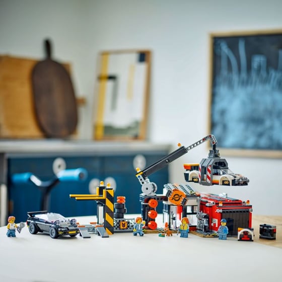 LEGO® City Scrapyard with Cars (60472) image 10