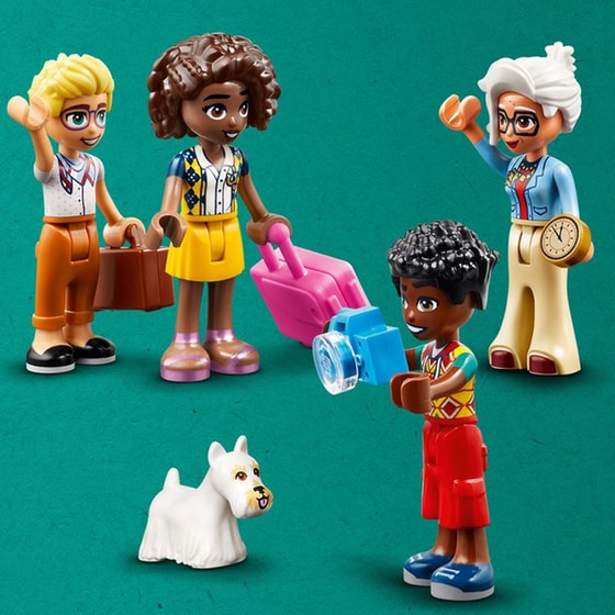 LEGO® Friends Castle Bed and Breakfast (42638) image 17