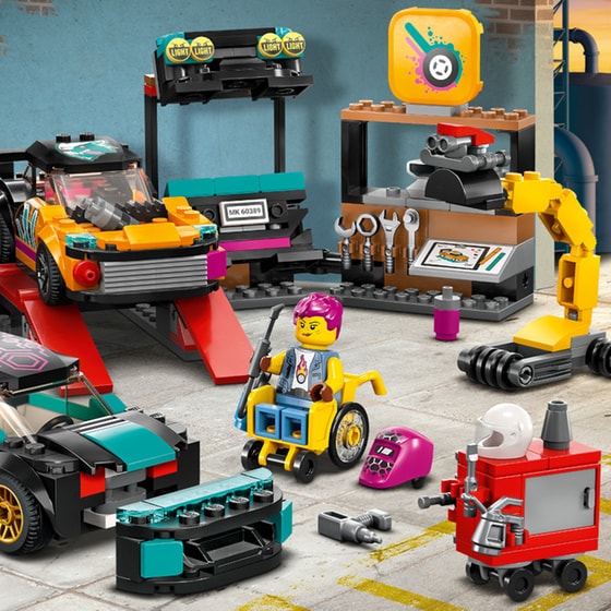 LEGO® City Custom Car Garage (60389) image 8