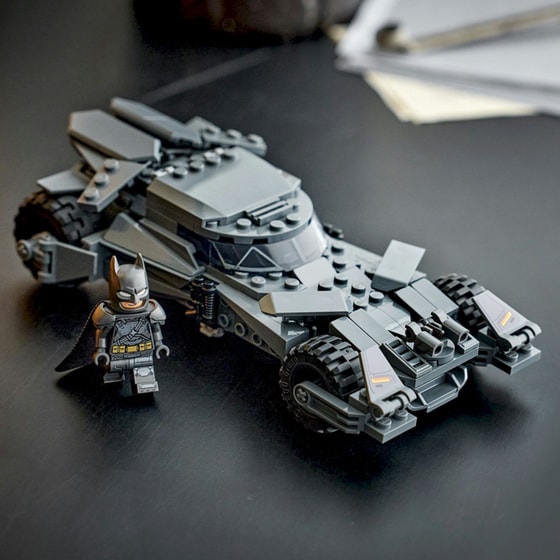 LEGO® DC Batman™ Batman v Superman™ Batmobile™ (76331) image 4