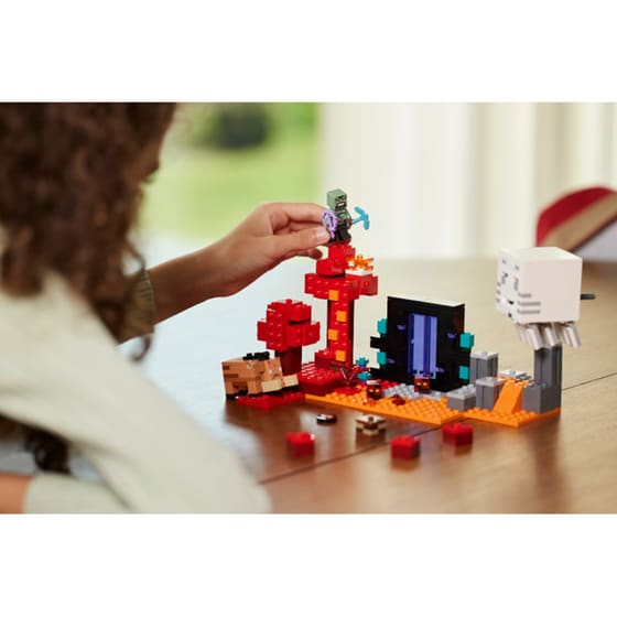 LEGO® Minecraft The Nether Portal Ambush (21255) image 4