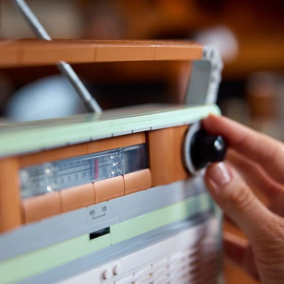 LEGO® Icons Retro Radio (10334) image 6