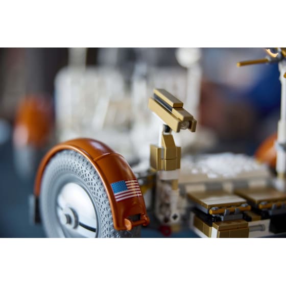 LEGO® Technic NASA Apollo Lunar Roving Vehicle - LRV (42182) image 7