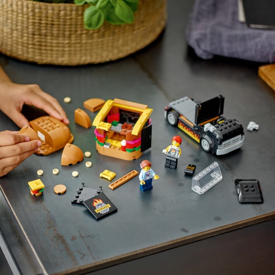 LEGO® City Burger Truck (60404) image 3