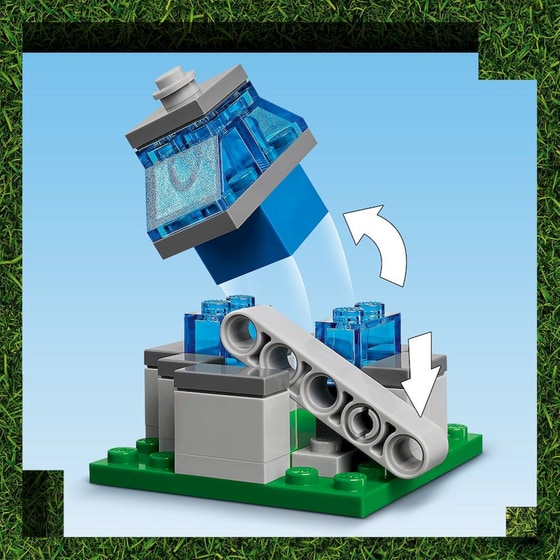 LEGO® Minecraft Movie The Ghast Balloon Village Attack (21273) image 5