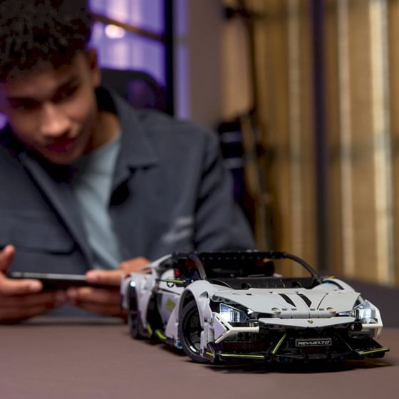 LEGO® Technic Super Sports Αυτοκίνητο Lamborghini Revuelto (42214) image 4