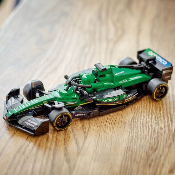 LEGO® Speed Champions Aston Martin Aramco F1® AMR24 (77245) image 4
