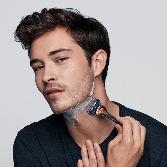 Σετ Ανδρικής Περιποίησης BRAUN ΒΤ5242 με Ξυραφάκι GILLETTE Fusion5 Proglide Μαύρο image 5