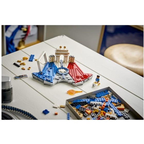 LEGO® Edition Football Kylian Mbappé (43013) image 13