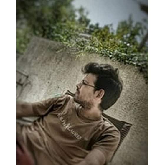 Λιώναν με τις μπότες το χορτάρι image 1