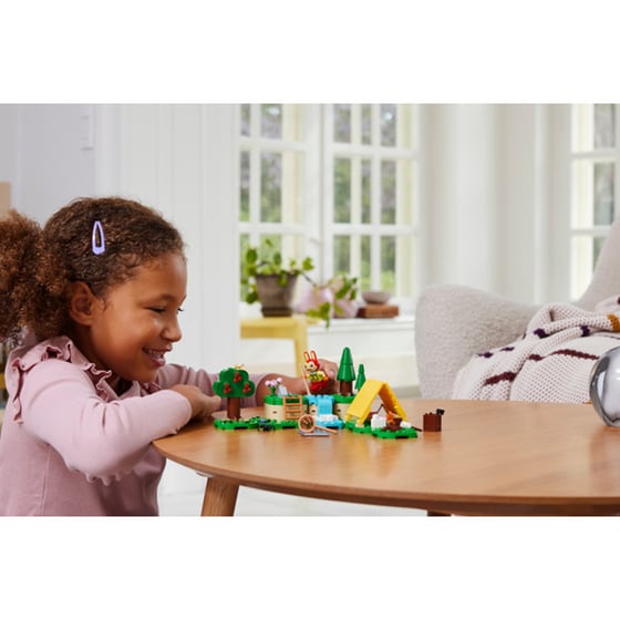 LEGO® Animal Crossing Bunnie's Outdoor Activities (77047) image 3