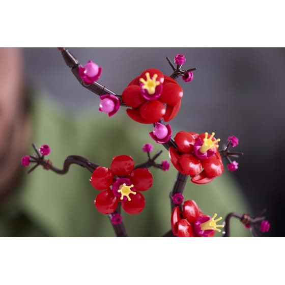 LEGO® Icons Plum Blossom (10369) image 16