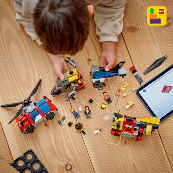 LEGO® City Helicopter, Fire Truck & Submarine Remix (60462) image 7