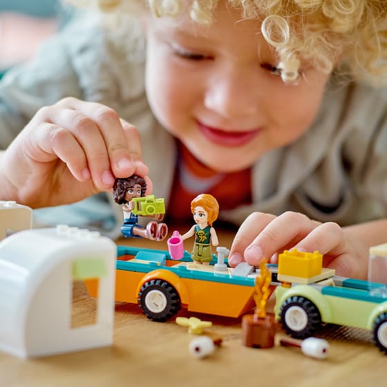 LEGO® Friends Holiday Camping Trip (41726) image 9
