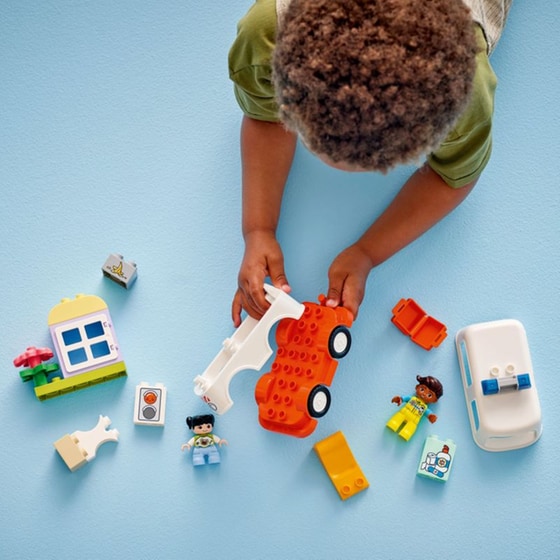 LEGO® Duplo Ambulance & Driver (10447) image 9