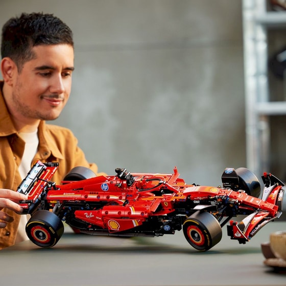 LEGO® Technic Ferrari SF-24 F1® (42207) image 7