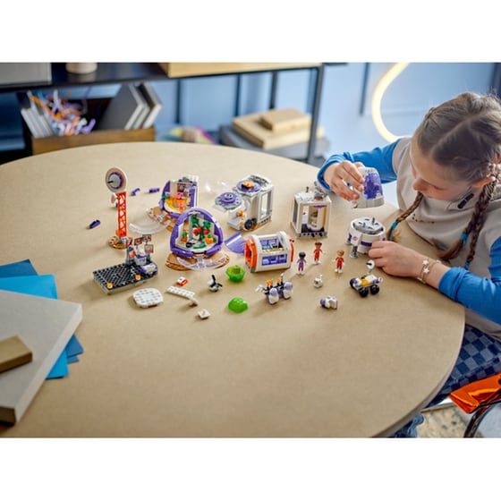 LEGO® Friends Mars Space Base and Rocket (42605) image 3