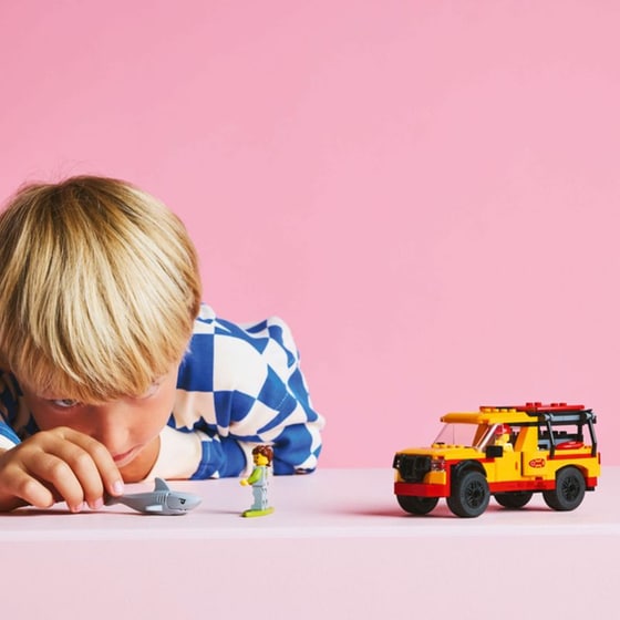 LEGO® City Lifeguard Beach Rescue Truck (60453) image 8