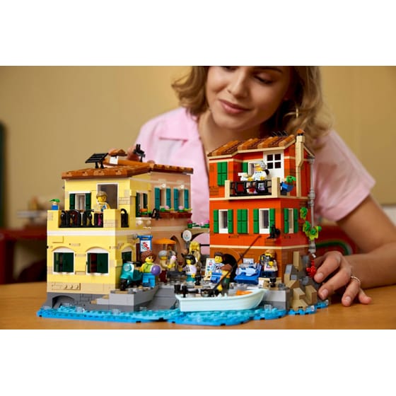 LEGO® Ideas Italian Riviera (21359) image 5