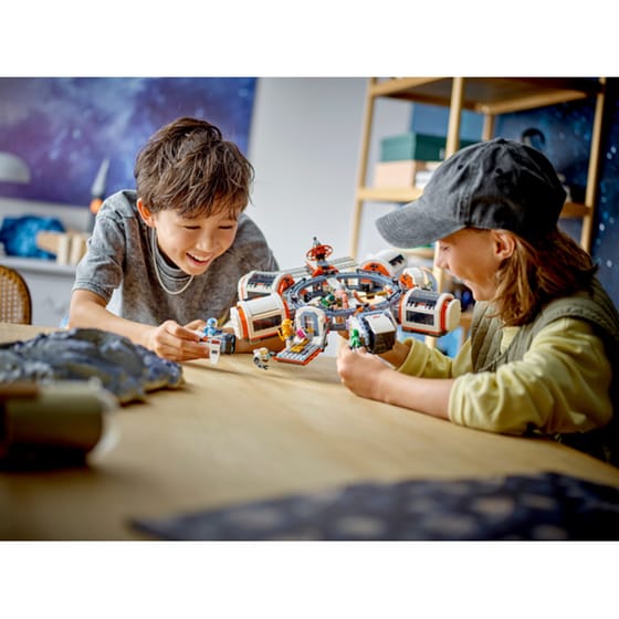 LEGO® City Modular Space Station (60433) image 5