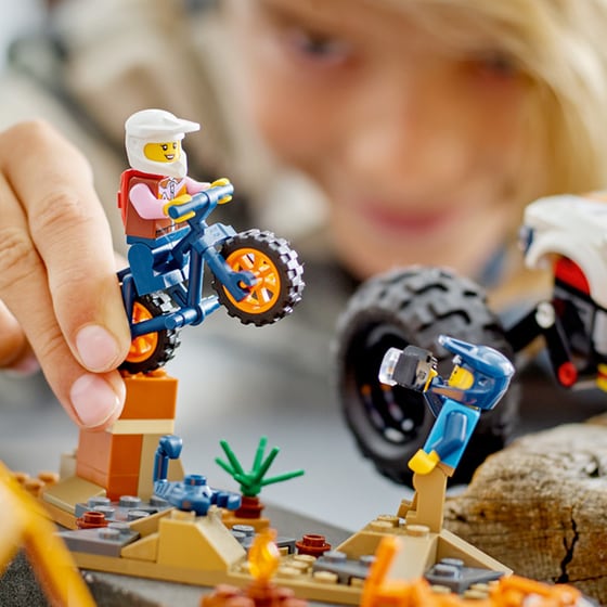 LEGO® City 4x4 Off-Roader Adventures (60387) image 9