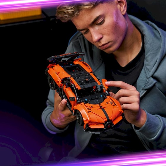 LEGO® Technic Hyper Car Bugatti Chiron Pur Sport (42222) image 3