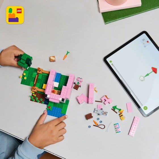 LEGO® Minecraft The Baby Pig House (21268) image 4