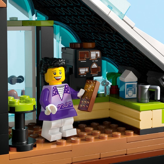 LEGO® City Ski and Climbing Center (60366) image 9
