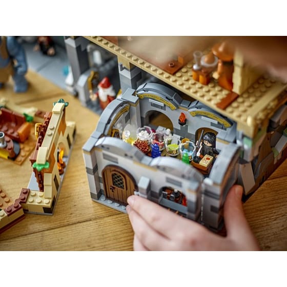 LEGO® Harry Potter Hogwarts™ Castle: The Great Hall (76435) image 8