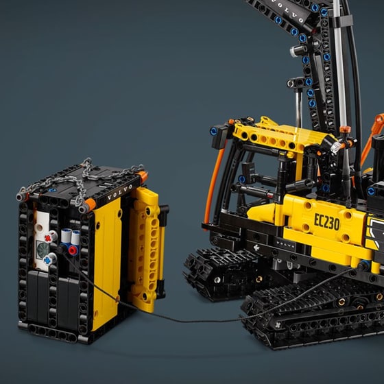 LEGO® Technic Volvo FMX Truck & EC230 Electric Excavator (42175) image 10