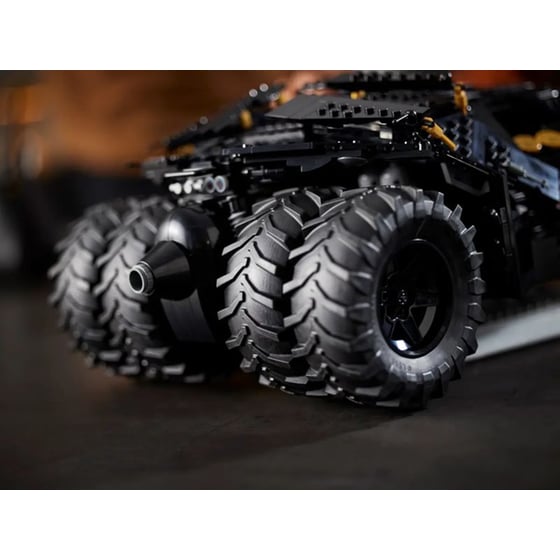LEGO® DC Heros Batman™ Batmobile™ Tumbler (76240) image 7