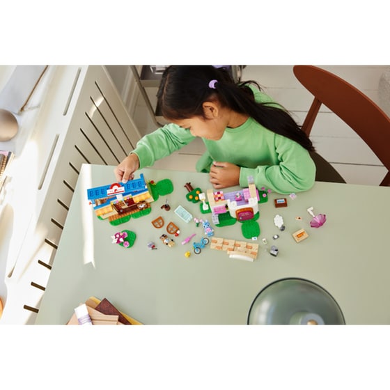 LEGO® Animal Crossing Nook's Cranny & Rosie's House (77050) image 7