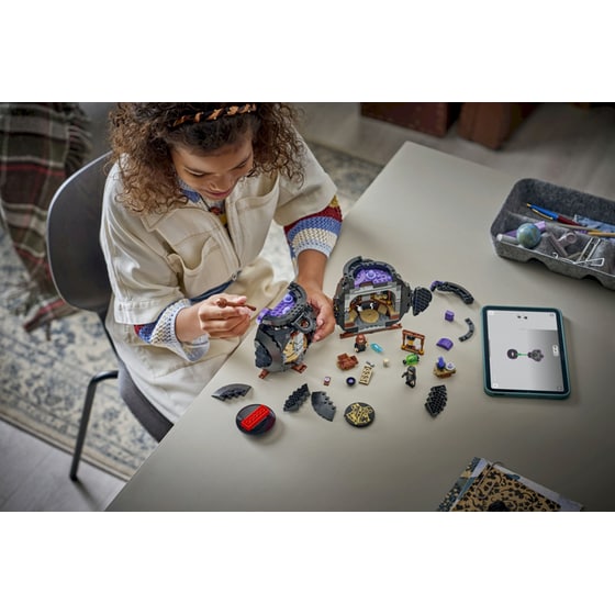 LEGO® Harry Potter Cauldron: Secret Potions Classroom (76464) image 3