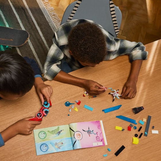 LEGO® DreamZzz Cooper's Gaming Controller Jet (71489) image 9