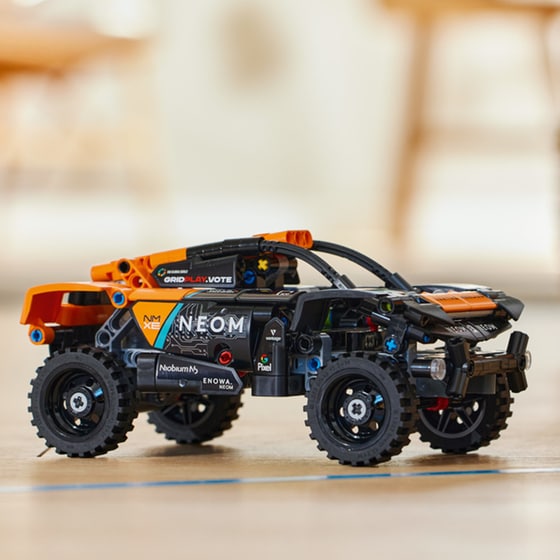 LEGO® Technic NEOM McLaren Extreme E Team (42166) image 2