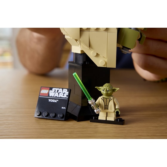 LEGO® Star Wars™ Yoda™ Bust (75438) image 4