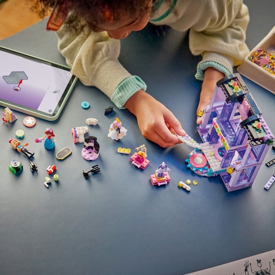 LEGO® Friends Heartlake City Fashion Show (42685) image 4