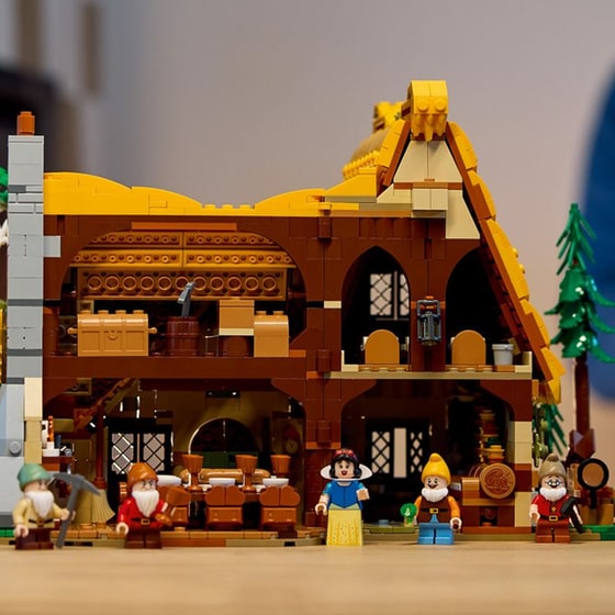 LEGO® Disney Snow White and the Seven Dwarfs' Cottage (43242) image 1