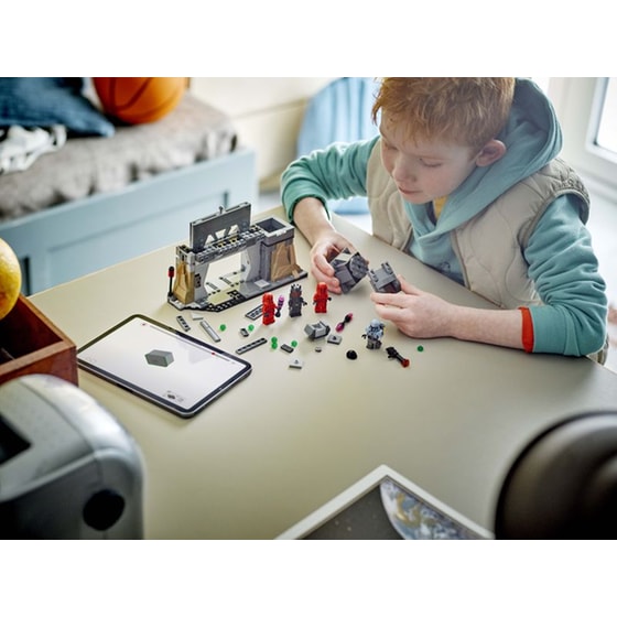 LEGO® Star Wars Paz Vizsla™ and Moff Gideon™ Battle (75386) image 4