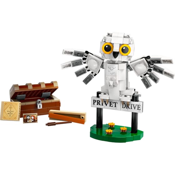 LEGO® Harry Potter Hedwig™ at 4 Privet Drive (76425) image 1