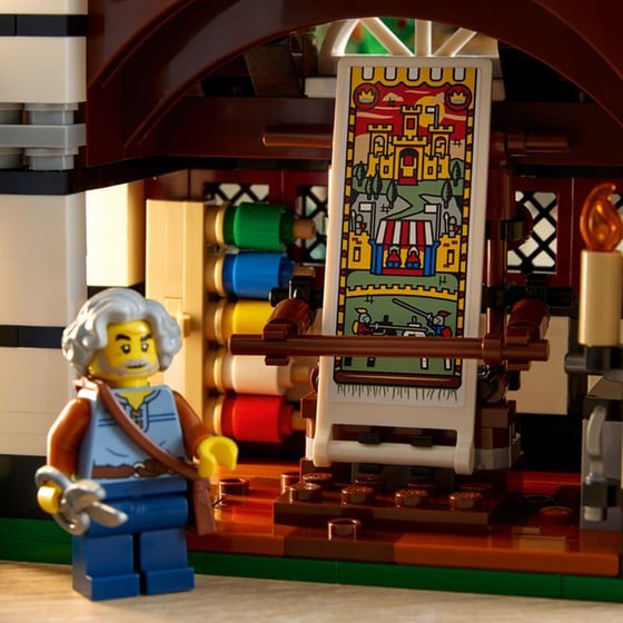 LEGO® Icons Medieval Town Square (10332) image 15