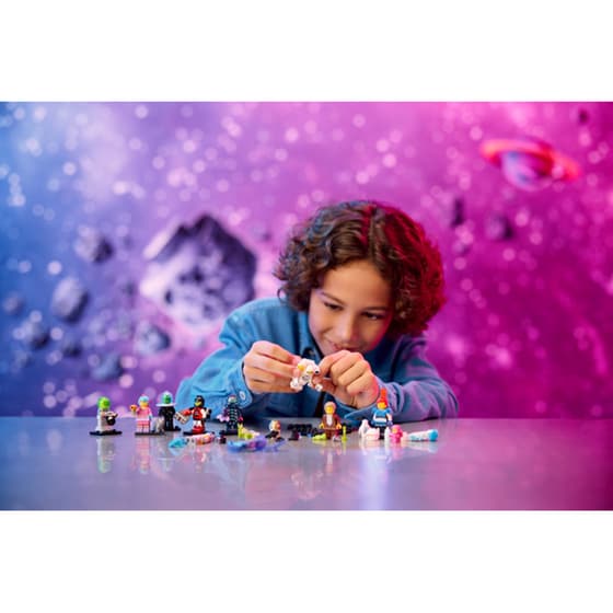 LEGO® Minifigures Series 26 Space (71046) image 14