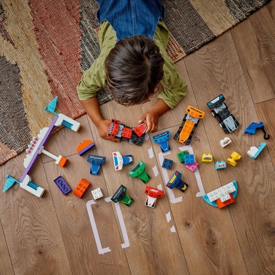 LEGO® Duplo F1® Team Race Cars & Drivers (10445) image 6