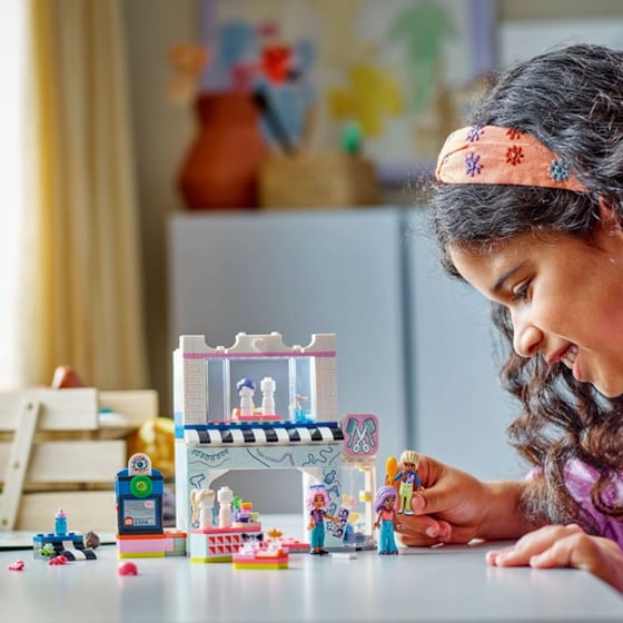 LEGO® Friends Hair Salon and Accessories Store (42662) image 10