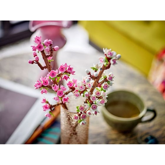 LEGO® Botanicals Cherry Blossoms (40725) image 4