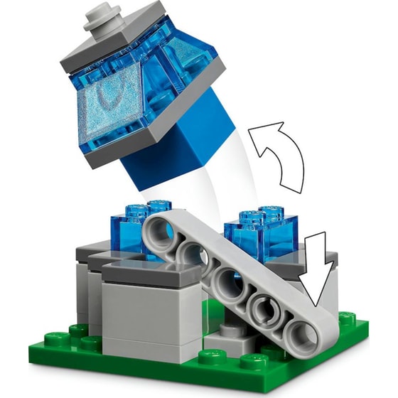 LEGO® Minecraft® Επίθεση του Αερικού-Αερόστατου στο Χωριό (21273) image 1